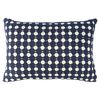 Чехол на подушку из хлопка Polka dots темно-синего цвета из коллекции Essential, 40x60 см, Tkano