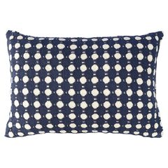 Чехол на подушку из хлопка Polka dots темно-синего цвета из коллекции Essential, 40x60 см, Tkano