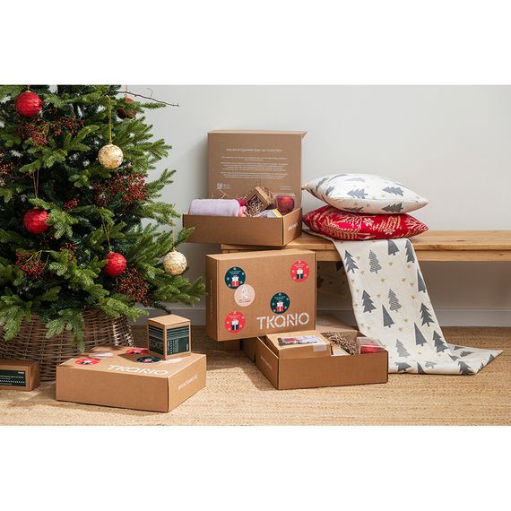 Подушка вязаная с новогодним рисунком Winter fairytale  из коллекции New Year Essential, 45х45 см, Tkano, изображение 3