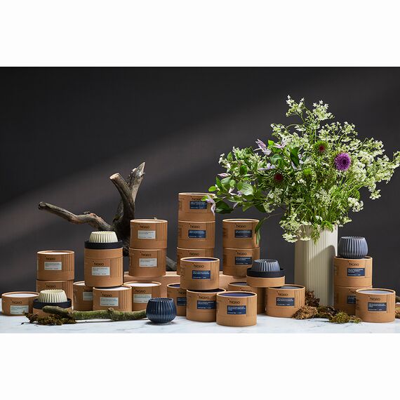 Свеча ароматическая Nutmeg, Leather & Vanilla из коллекции Edge, бежевый, 30 ч, Tkano, изображение 7