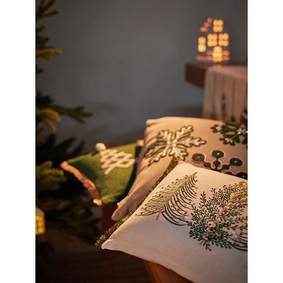 Подушка декоративная с вышивкой Snow flakes из коллекции New Year Essential, 45х45 см, Tkano, изображение 5