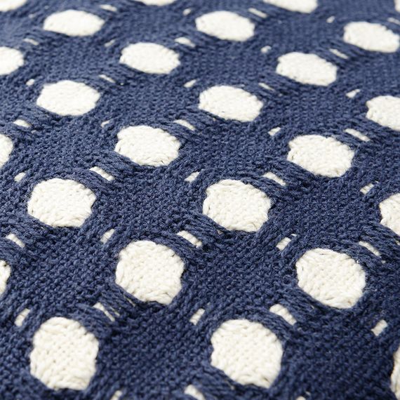 Покрывало из хлопка Polka dots темно-синего цвета из коллекции Essential, 180х250 см, Tkano, изображение 9