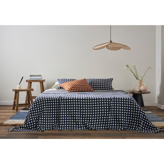 Покрывало из хлопка Polka dots темно-синего цвета из коллекции Essential, 180х250 см, Tkano, изображение 2