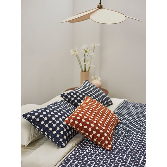 Чехол на подушку из хлопка Polka dots карамельного цвета из коллекции Essential, 40x60 см, Tkano, изображение 6