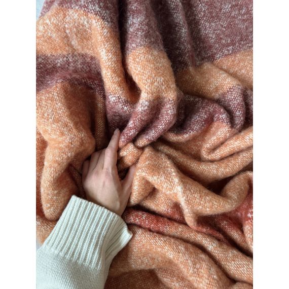 Плед мохеровый Over Horizon терракотового цвета из коллекции Trendy Ruffles, 130х180 см, Tkano, изображение 5